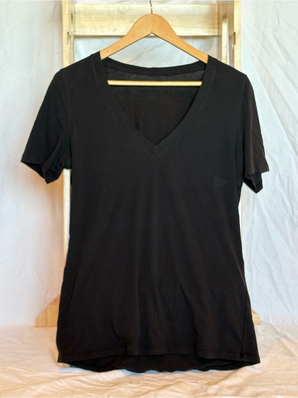 Lululemon Black V-Neck T-Shirt Estimated Size 8